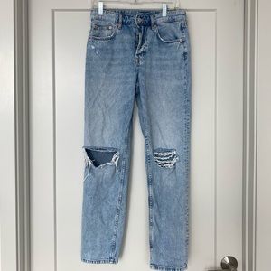 Light Wash High-Waisted H&M Mom Jeans - US 6